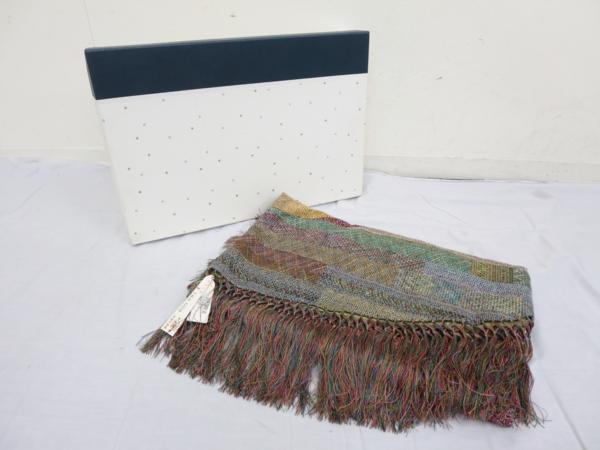 大島紬 ショール 三日月型 タグ 箱付 未使用12◇神45