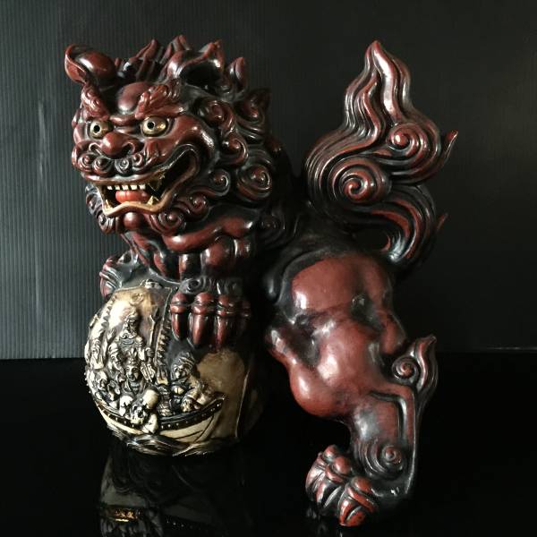久谷焼　八栄釜　須栄義　玉獅子　台座付き 須栄義 玉乗り獅子 九谷焼 八幡窯 八栄窯 メルカリ 九谷焼の「玉乗り