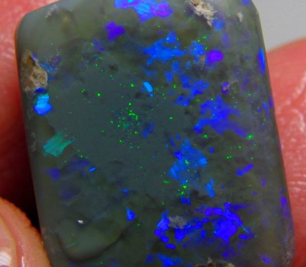 19.15cts 天然ブラックオパール原石 美しいブルー