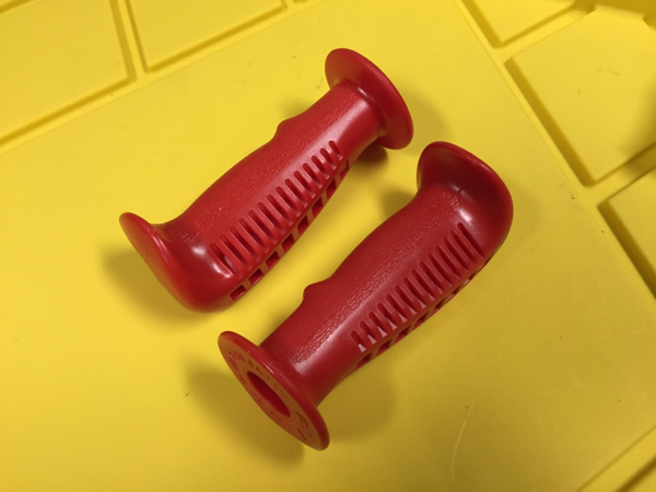 OLD未使用BMX赤OGK82-2AコブラグリップKUWAHARA mongoose WEBCO