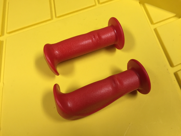 OLD未使用BMX赤OGK82-2AコブラグリップKUWAHARA mongoose WEBCO