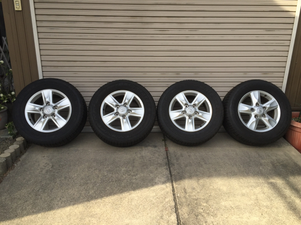 ランクル100純正タイヤ&ホイール BS DUELR H/T 684II 285/60R18