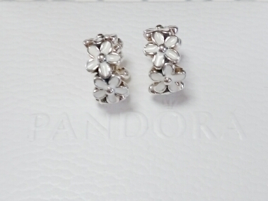 新品☆PANDORA パンドラ＊Darling Daisies Spacerトロールビーズ