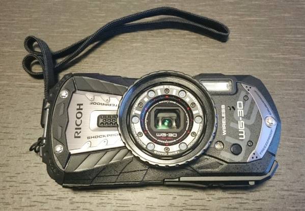 【動作確認済み】美品✨RICOH WG-30W 防水カメラ　カーボングレー 動作確認済み】美品✨RICOH WG-30W 防水カメラ カーボングレー RICOH