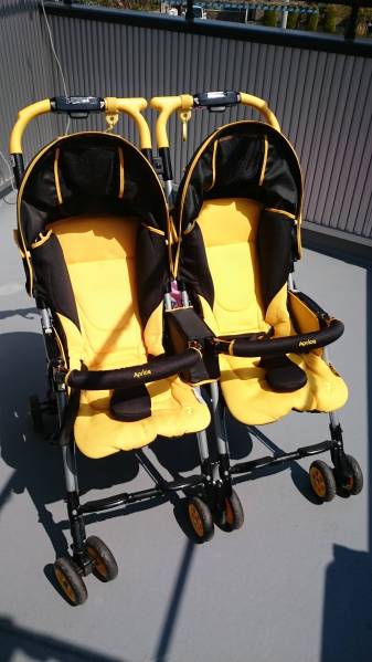 美品アップリカ二人乗りベビーカー