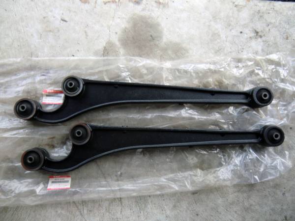 ジムニー JA12/JA22 リア トレーリングアーム セット 未使用