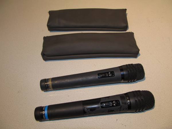 TOA WM-1200 800Mhzワイヤレスマイク　2本セット　中古