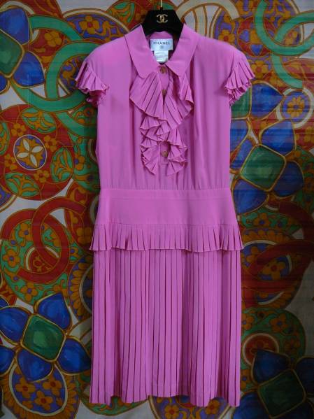 60万円引き？シャネル　ピンク色プリーツ装飾シルクドレス
