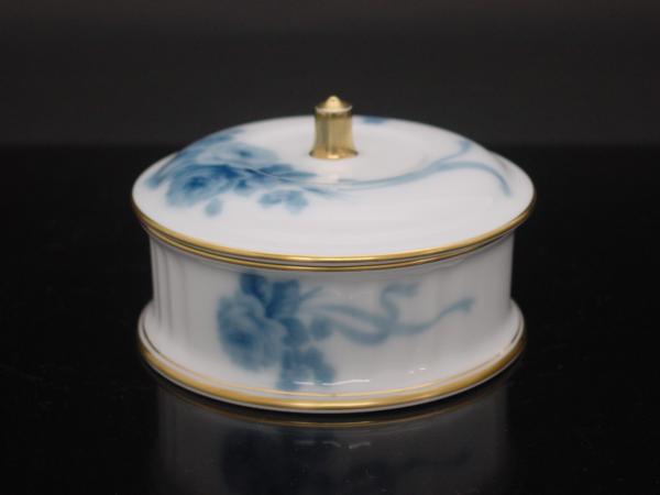 美品　大倉陶園　ブルーローズ　バターケース　小物入れ　上品な薔薇の絵柄が素敵な 大倉陶園 ブルーローズ 美品 バターケース 小物入れ 上品な薔薇の絵柄
