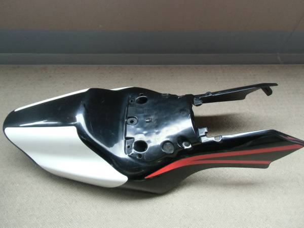 NSR50V 用シートカウル 中古 割れ無 NSR50 シートカウル 純正の値段と