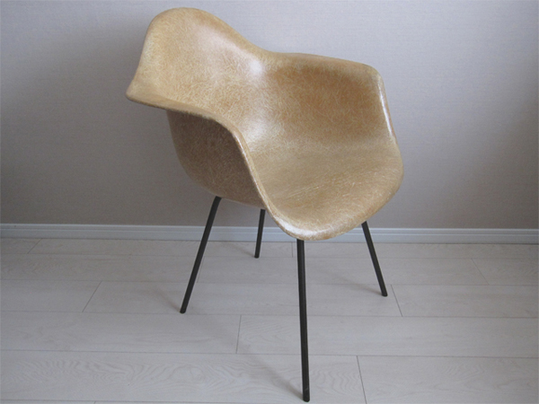 希少 イームズ アームシェルチェア Xベース ベージュ