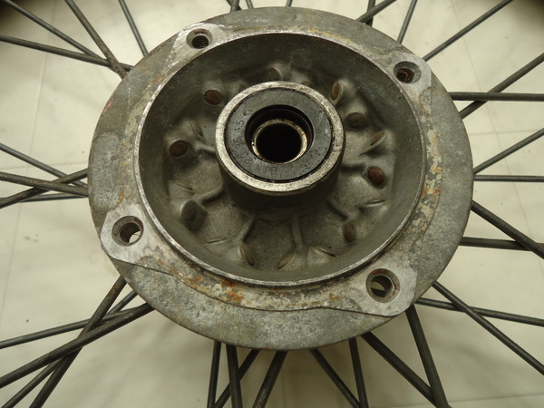 ポイント獲得の為、出品します。購入しないで下さい。 KE8887 KLX250E フロントホイールタイヤ LX250E-0032