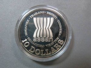 シンガポール 10ドルのYahoo!オークション(旧ヤフオク!)の相場・価格を