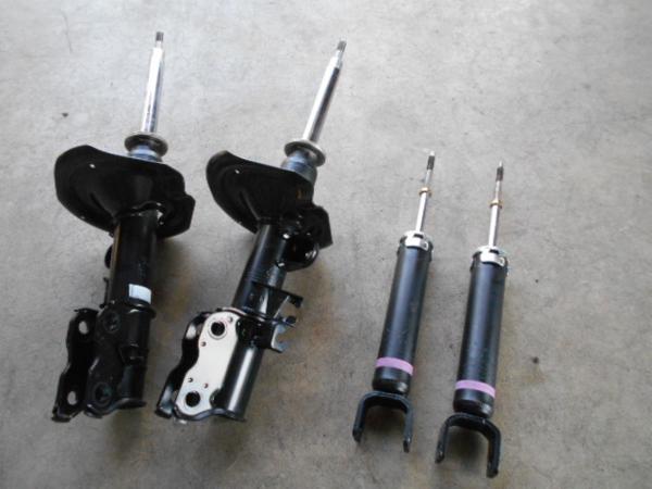 【日産】激安美品！E51エルグランド☆[純正]ショック[中古06]