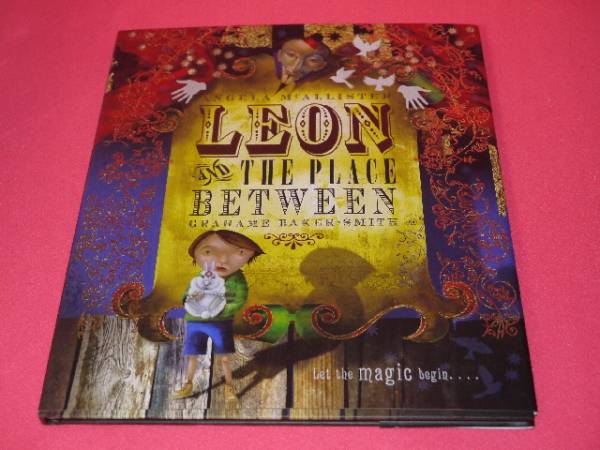 Leon and the Place Between (洋書）