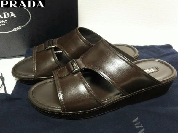 9万新品7/26cm★プラダ 厚底ロゴバックル！山羊革レザーサンダル