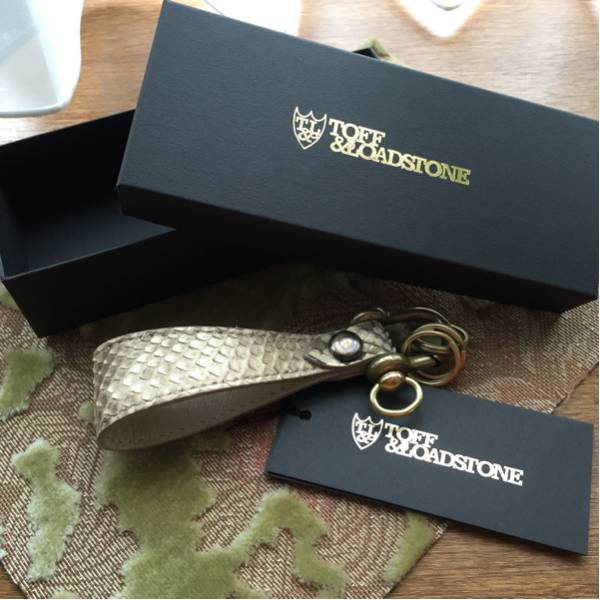 【送料無料】トフアンドロードストーン パイソンのキーホルダー