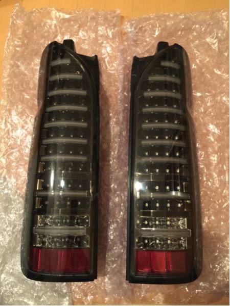 売り切りハイエース200系ヴァレンティハイマウント3点セット美品