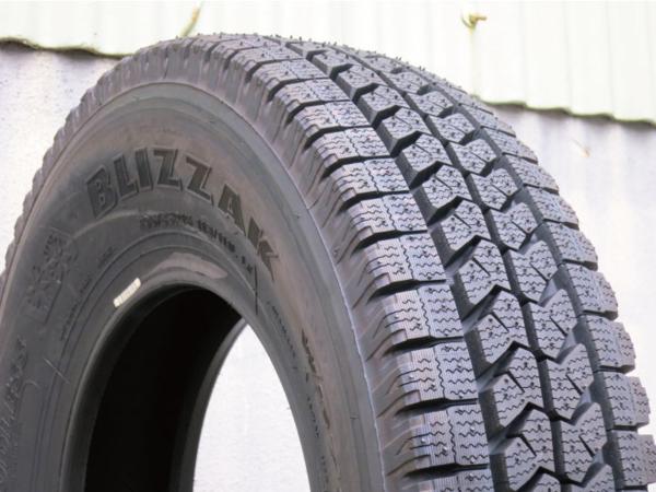 送料無料 BRIDGESTONE BLIZZAK W979 195/85R15 113/111L 6本 A4 パーツ