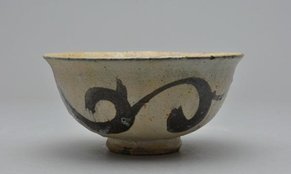 壱】朝鮮美術 高麗粉青沙器鉄絵鶏龍山茶碗 A233h