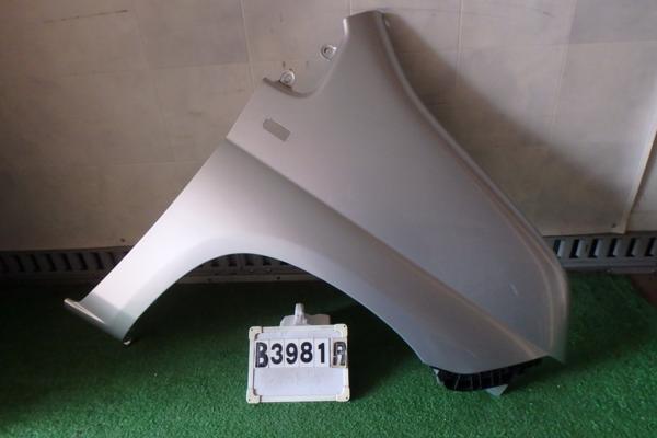 ★モビリオGB1☆フロントフェンダー右(B3981)