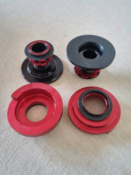 LARGUS　車高調整式直巻スプリングアダプター　Z33　V35