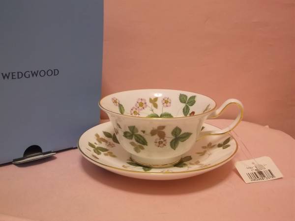 新品　ウェッジウッド　ワイルドストロベリーカップ＆ソーサー②