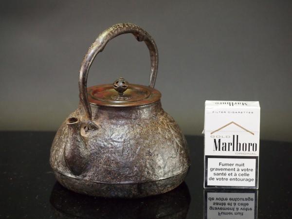 鉄瓶 茶道具 ⑯龍文堂造 提手銀象嵌斑紫銅蓋山水図鉄瓶（