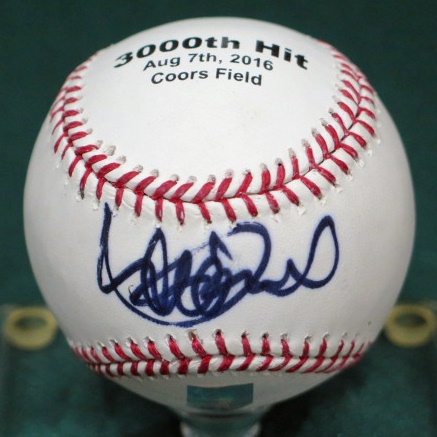公式MLB3000本安打達成記念 イチロー直筆サインバット 豪華展示