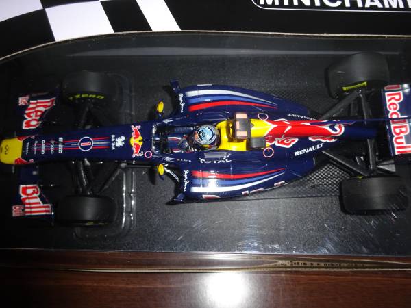 ミニチャンプス 1/18 レッドブル 2011 S．ベッテル 送料込