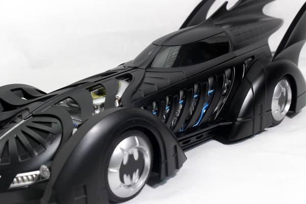 ホットウィール エイリート バットマン フォーエバー バットモービル 1/18 バットマン バットモービル 1⁄18 Elite フォーエバー バット : MATTEL
