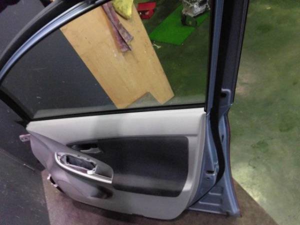 プリウスPHV ZVW35 右フロントドアAssy12478246