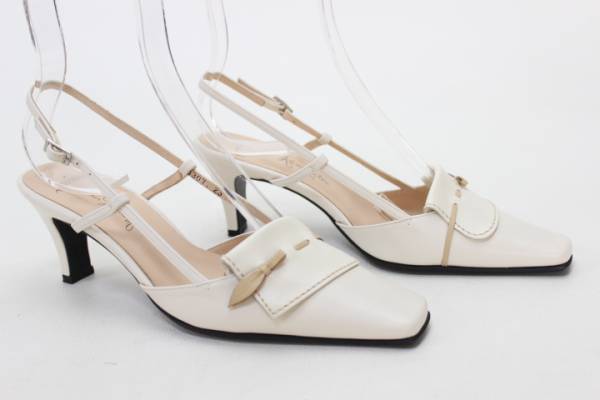 111★銀座かねまつ 本革バックベルトパンプス(NB23C)新品同様品