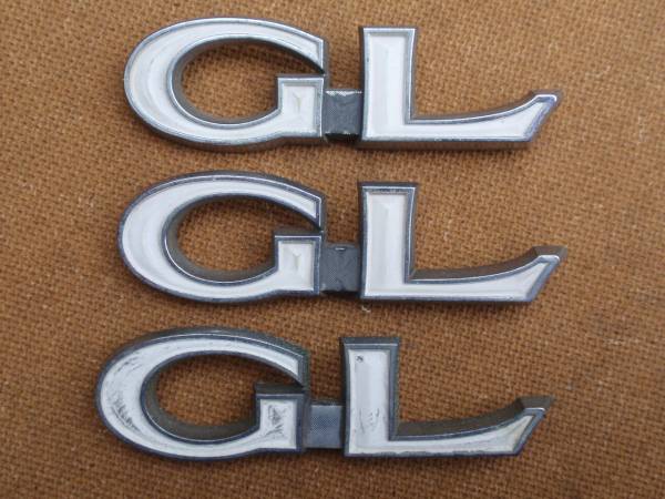 旧車 C130 ローレル GL エンブレム ブタケツ ガメラ ダットサン