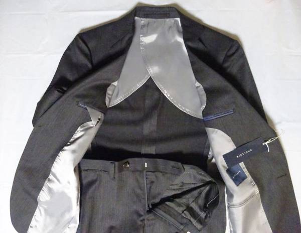 新品BIGLIDUE（ビリドゥーエ）シルク混ストライプスーツ/44