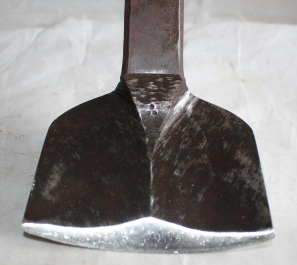 ★手斧（チョウナ）入母屋造りの桁 斫り（はつりに）刃幅110ｍｍ