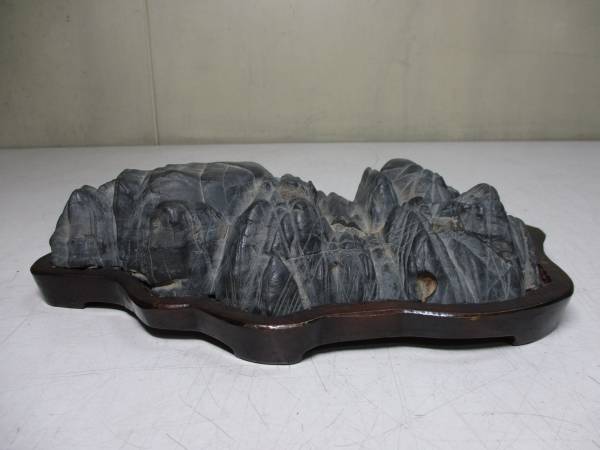 水石 秩父産 三田川石 1，130g 自然石 鑑賞石 台座付き