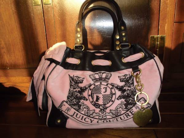 ジューシークチュール／ピンクのショルダーバッグ新品同様