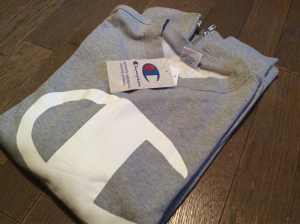 完売品，チャンピオン・ジップ付コラボ.別注ロゴスウェット