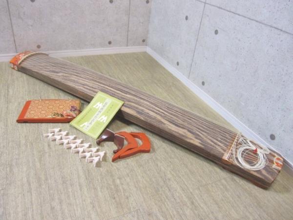 琴 - 13弦 和楽器 並甲 筝 すだれ彫り蒔絵 希少 鶴金蒔絵 現状