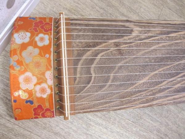 琴 - 13弦 和楽器 並甲 筝 すだれ彫り蒔絵 希少 鶴金蒔絵 現状
