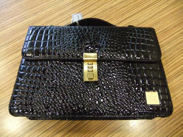未使用品★バレンチノ/型押 セカンドバッグ 合成革 ブラック♪