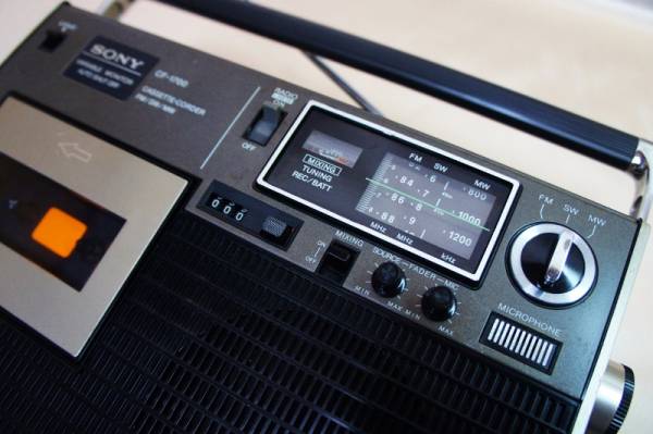 ☆カセットOK☆SONY☆CF-1700☆BCLラジカセ☆スカイセンサー