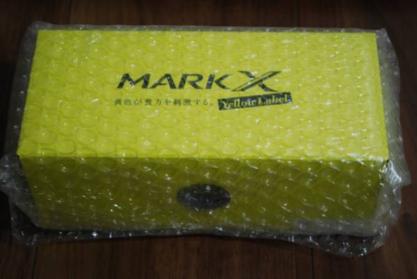 【非売品】1/30 トヨタ 新型マークX イエロー ミニカー