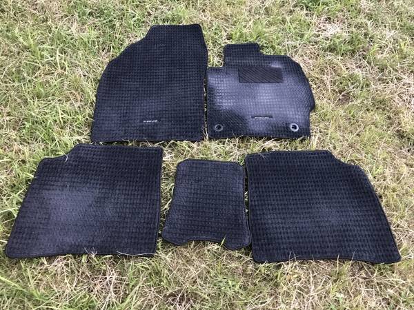 プリウスZVW30後期トヨタ純正 フロアマット中古品・禁煙車使用