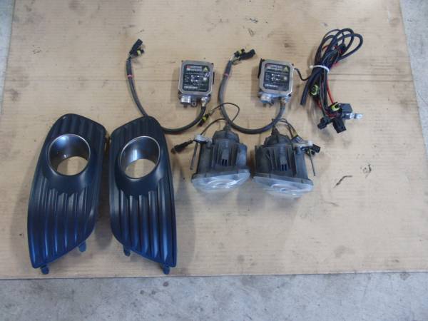 ＢＥ５レガシィＢ４ターボＤ型用純正フォグランプセット　ＨＩＤ