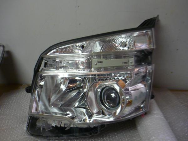 トヨタ ヴォクシー VOXY ZRR70 ZRR75 後期 純正 左ヘッドライト
