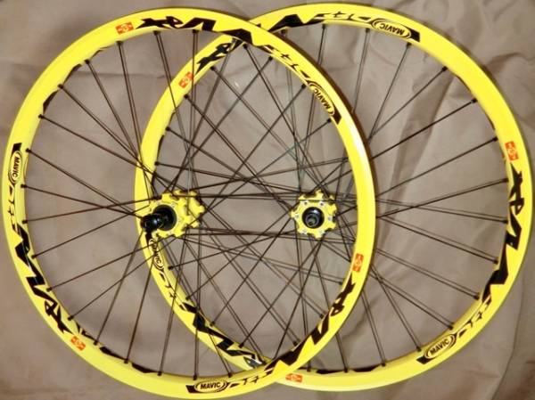 USED MAVIC DEEMAX F110/20 R135/10 リアナット1個無し