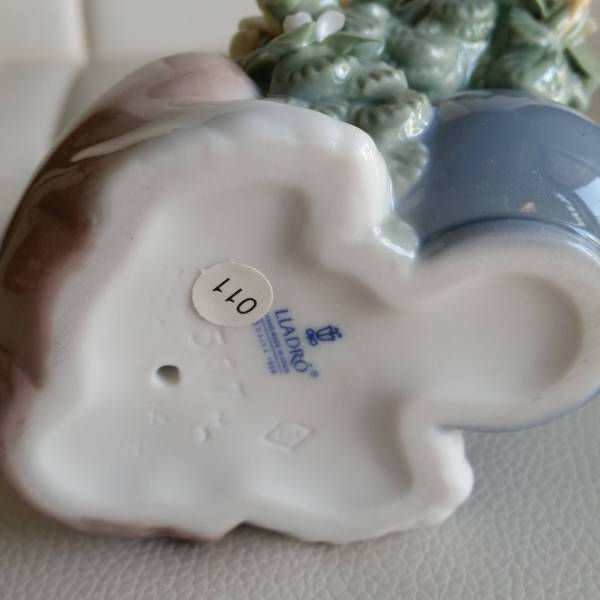 LLADRO リヤドロ　スペイン　猫と花瓶の陶器置物 リヤドロ LLADRO 猫 ネコ 猫と花瓶の陶器置物 スペイン 花 - 桜の咲く