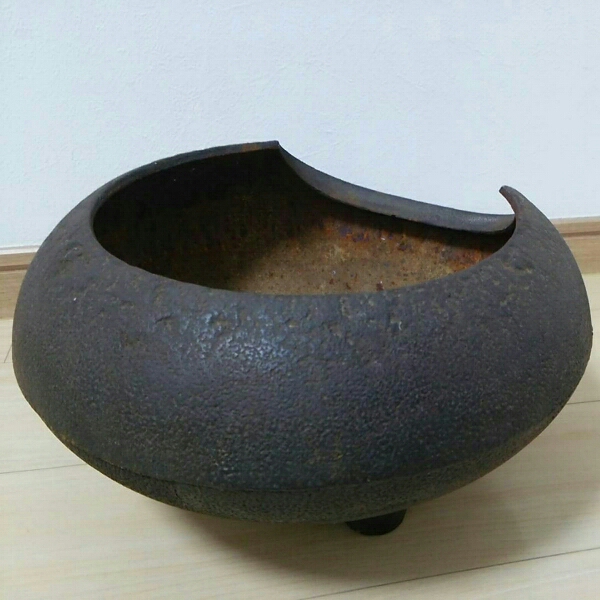 □時代物 鉄製 瓶掛火鉢 破れ風炉 やつれ風炉 茶道具□ 日本製 やつれ